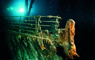 9.5. Emory Kristof - Atlantico del Nord - 1991. La prua del R.M.S. Titanic si staglia nel buio degli abissi illuminata dal sommergibile russo Mir I e fotografata da Emory Kristof